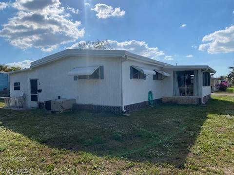 2738 Indianwood Dr, North Fort Myers FL - photo 6 of 38