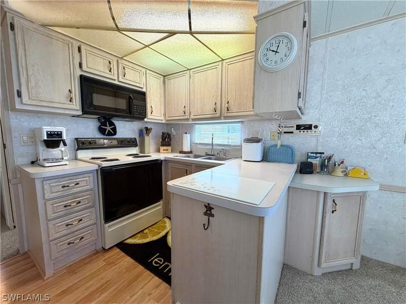 2 bedroom ManufacturedHome at 4740 Slash Pine Way W, Riverwoods Plantation, Estero — photo 4