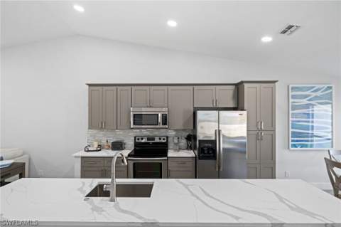 822 Gulf Pavilion Dr 201, Naples FL - photo 13 of 39
