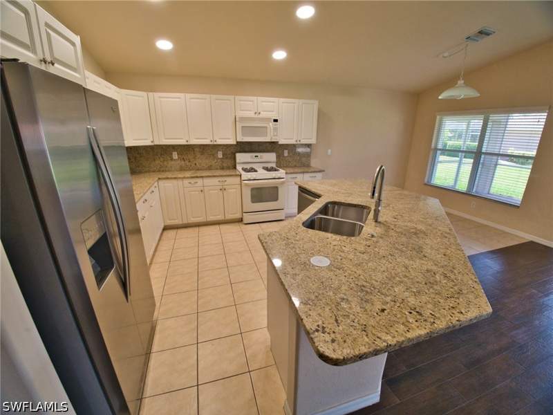 3 bedroom SingleFamilyResidence at 9071 Astonia Way, The Reserve At Estero, Estero — photo 4