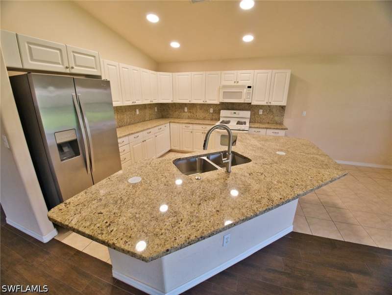 3 bedroom SingleFamilyResidence at 9071 Astonia Way, The Reserve At Estero, Estero — photo 5