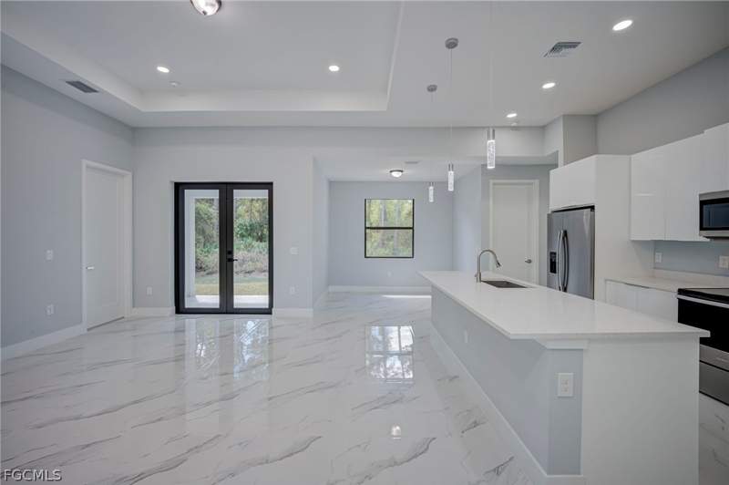 3 bedroom SingleFamilyResidence at 872 Spaulding St E, Twin Lake Estates, Lehigh Acres — photo 3