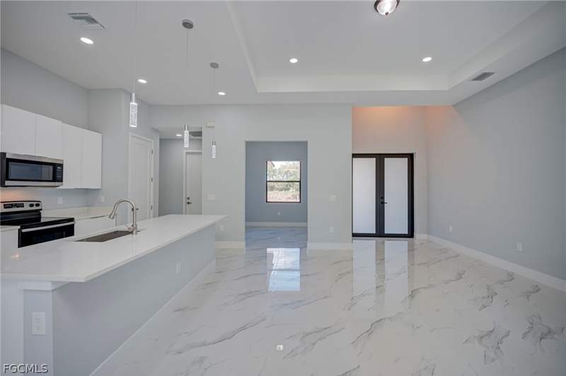 3 bedroom SingleFamilyResidence at 872 Spaulding St E, Twin Lake Estates, Lehigh Acres — photo 5