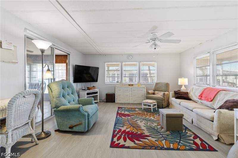 2 bedroom ManufacturedHome at 3373 Rainbow Ln, Tamiami Village, North Fort Myers — photo 2