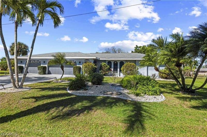 3 bedroom SingleFamilyResidence at 241 Connecticut Ave, Morse Shores, Fort Myers — photo 2