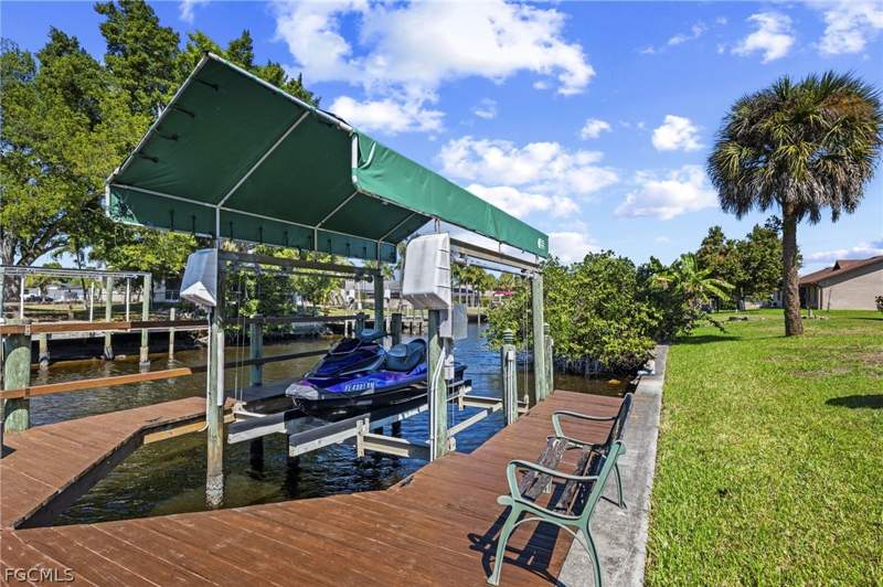 3 bedroom SingleFamilyResidence at 241 Connecticut Ave, Morse Shores, Fort Myers — photo 3