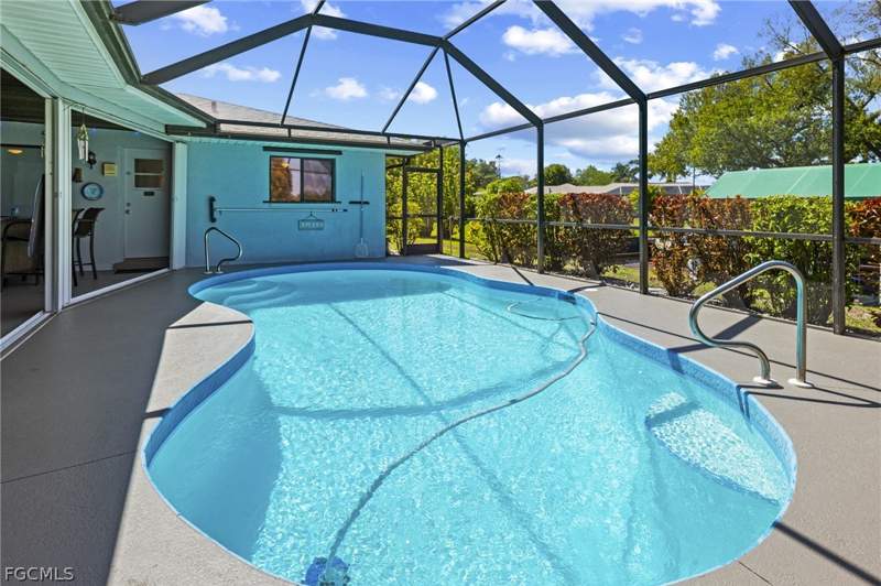 3 bedroom SingleFamilyResidence at 241 Connecticut Ave, Morse Shores, Fort Myers — photo 4