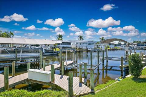 17501 Primrose Ct, Fort Myers Beach FL - photo 12 of 38