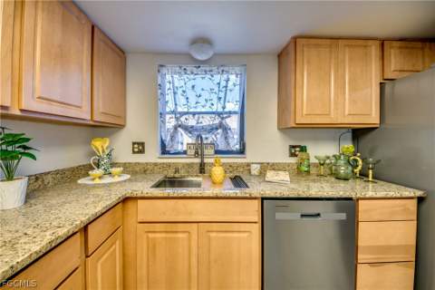 15350 Moonraker Ct 304, North Fort Myers FL - photo 6 of 33