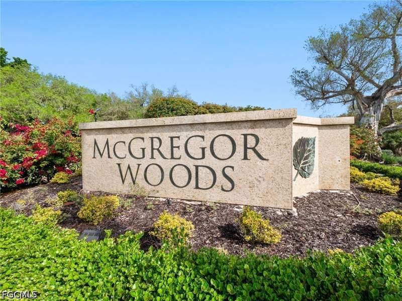 4 bedroom SingleFamilyResidence at 12330 McGregor Woods Cir, McGregor Woods, Fort Myers — photo 2