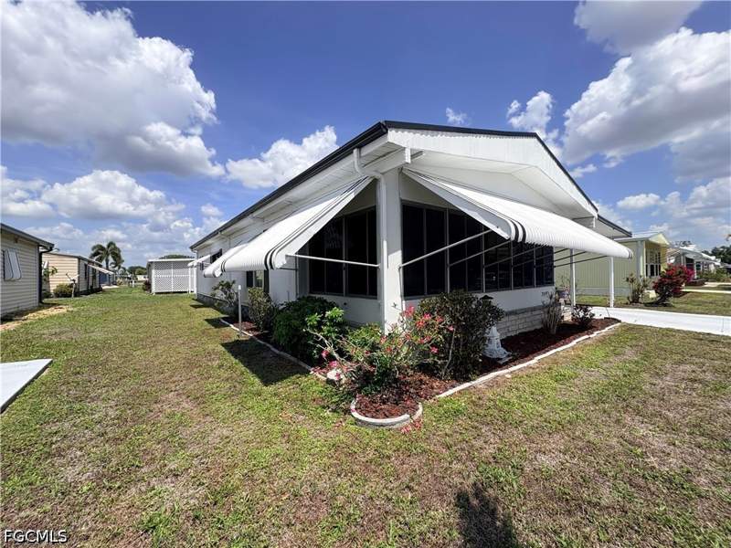 2 bedroom ManufacturedHome at 3049 Longview Ln, Lake Arrowhead Mob Village, North Fort Myers — photo 4