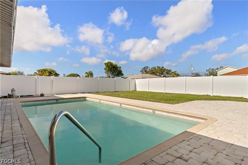 5 bedroom SingleFamilyResidence at 1725 SE 3rd St, Cape Coral, Cape Coral — photo 3