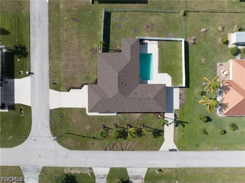 5 bedroom SingleFamilyResidence at 1725 SE 3rd St, Cape Coral, Cape Coral — photo 4