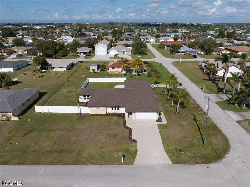 5 bedroom SingleFamilyResidence at 1725 SE 3rd St, Cape Coral, Cape Coral — photo 5