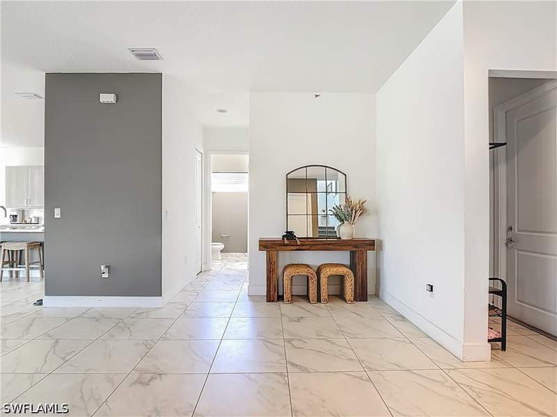 3 bedroom SingleFamilyResidence at 4970 Jovanne St, Maple Ridge, Ave Maria — photo 3