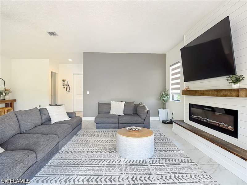 3 bedroom SingleFamilyResidence at 4970 Jovanne St, Maple Ridge, Ave Maria — photo 5