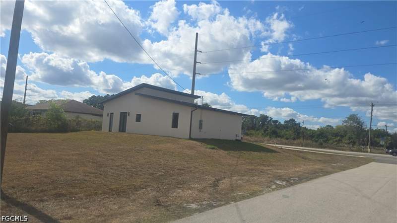 3 bedroom SingleFamilyResidence at 761 Bell Blvd S, Lehigh Acres, Lehigh Acres — photo 4