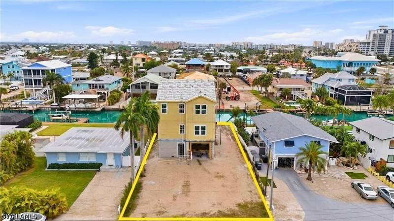 4 bedroom SingleFamilyResidence at 140 Bahia Via, McPhie Park, Fort Myers Beach — photo 5