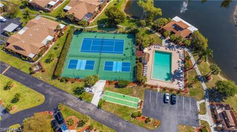 6487 Royal Woods Dr, Fort Myers FL - photo 6 of 34