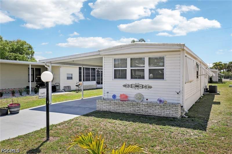 2 bedroom ManufacturedHome at 9806 Sugarberry Way, Crystal Lakes, Fort Myers — photo 3