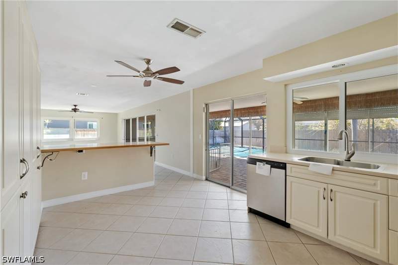 3 bedroom SingleFamilyResidence at 2366 Woodland Ter, Fort Myers, Fort Myers — photo 4