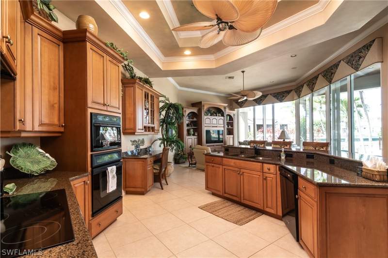 4 bedroom SingleFamilyResidence at 3433 Crayton Rd, Moorings, Naples — photo 5