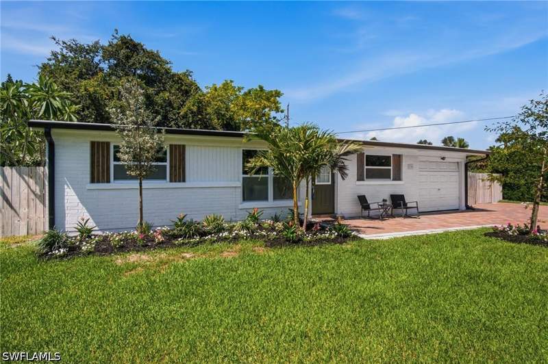 2 bedroom SingleFamilyResidence at 2300 Estey Ave, Brookside, Naples — photo 2