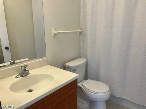 7402 Lake Breeze Dr 202, Fort Myers FL - photo 15 of 37