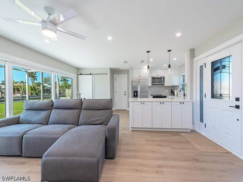 2 bedroom SingleFamilyResidence at 2772 Bayview Dr, Gulf Shores, Naples — photo 2
