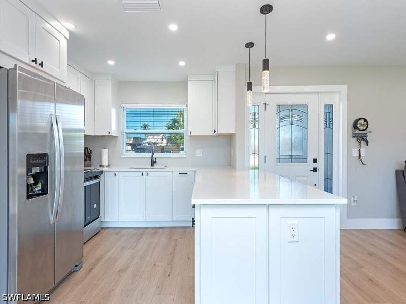 2 bedroom SingleFamilyResidence at 2772 Bayview Dr, Gulf Shores, Naples — photo 3