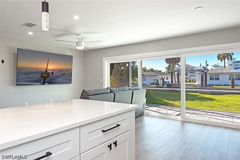 2 bedroom SingleFamilyResidence at 2772 Bayview Dr, Gulf Shores, Naples — photo 5