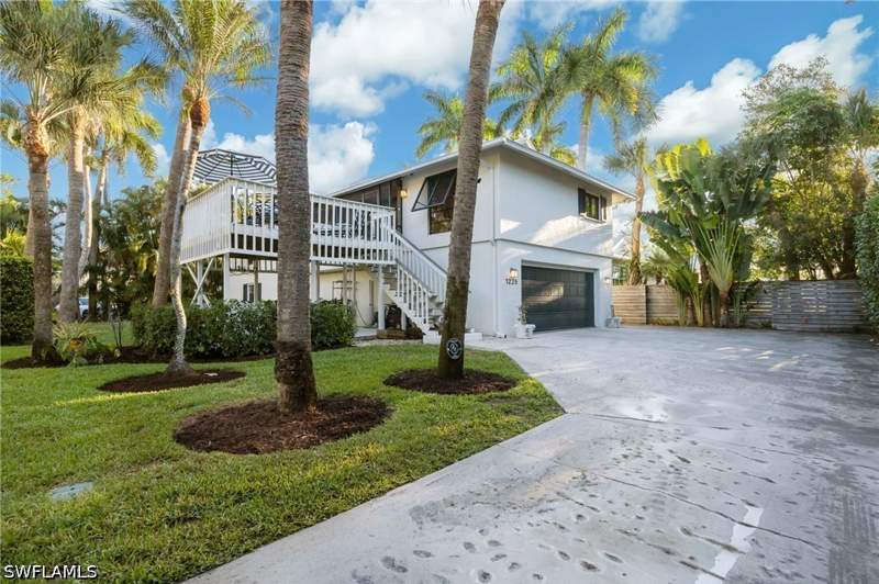 2 bedroom SingleFamilyResidence at 1225 Sandpiper St, Oyster Bay, Naples — photo 2