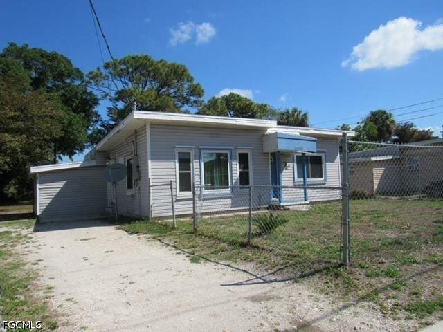2 bedroom SingleFamilyResidence at 2365 Canal St, Lovejoy Park, Fort Myers — photo 2