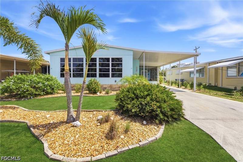 2 bedroom ManufacturedHome at 726 Knotty Pine Cir, Forest Park Mobile Home, North Fort Myers — photo 2