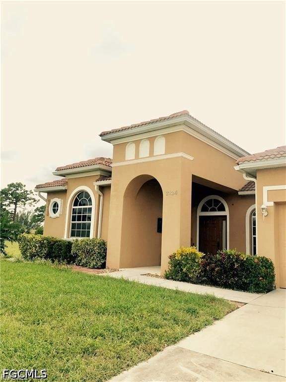 4 bedroom SingleFamilyResidence at 2124 Skyline Blvd, Cape Coral, Cape Coral — photo 2