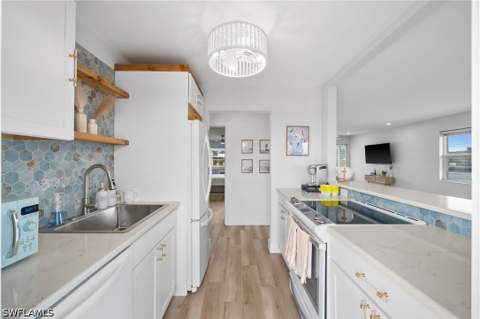 1550 Gulf Shore Blvd N E2, Naples FL - photo 17 of 34