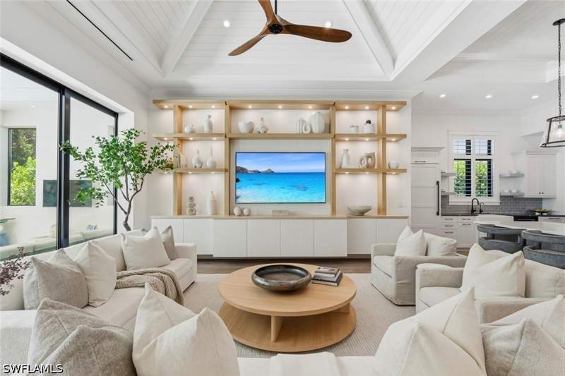 3 bedroom SingleFamilyResidence at 1064 13th St N, Lake Park, Naples — photo 4