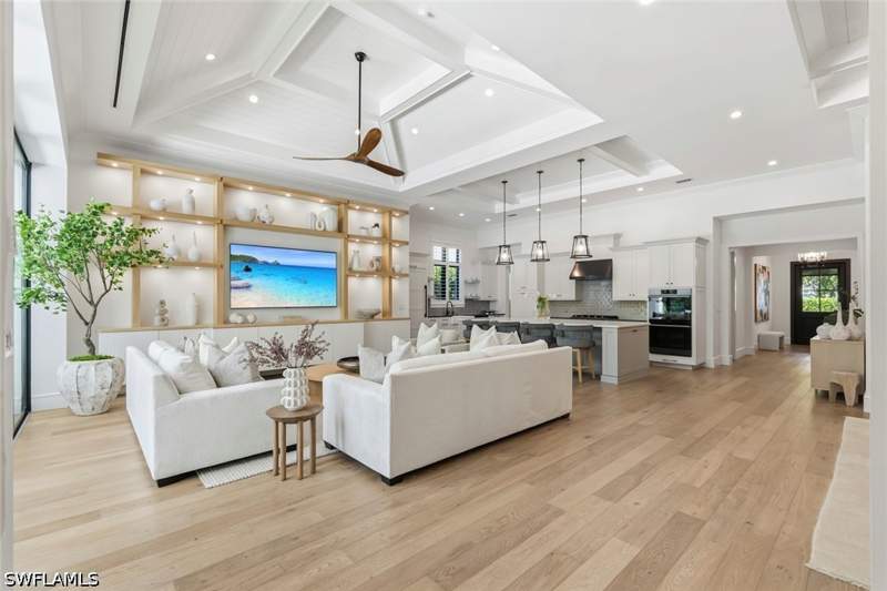 3 bedroom SingleFamilyResidence at 1064 13th St N, Lake Park, Naples — photo 5