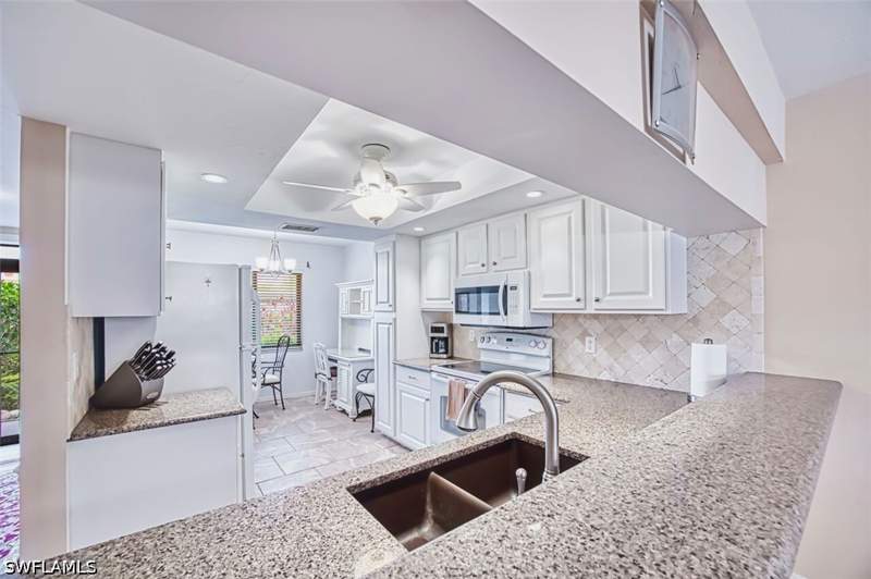 2 bedroom Condominium at 13131 Cross Creek Blvd 103, Clubhouse Village, Fort Myers — photo 4