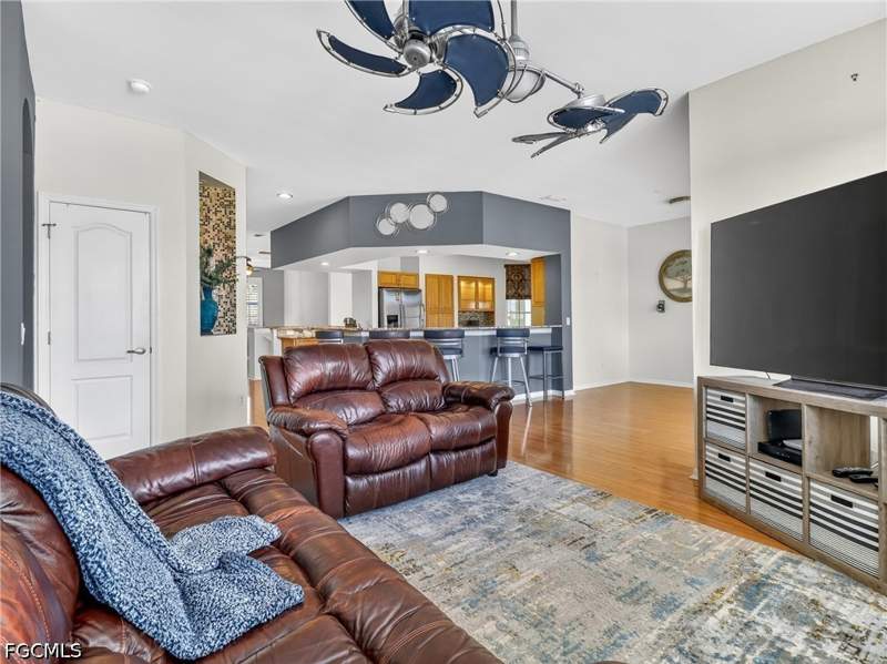 2 bedroom Condominium at 9030 Las Maderas Dr 201, Las Brisas At Spanish Wells, Bonita Springs — photo 2