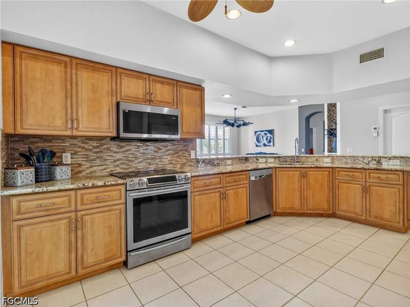 2 bedroom Condominium at 9030 Las Maderas Dr 201, Las Brisas At Spanish Wells, Bonita Springs — photo 3