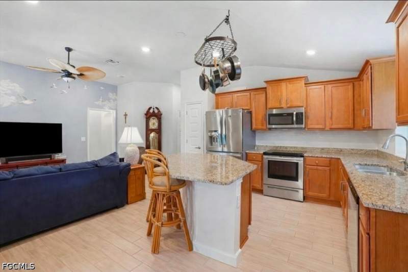 3 bedroom SingleFamilyResidence at 4210 Garden Blvd, Cape Coral, Cape Coral — photo 4