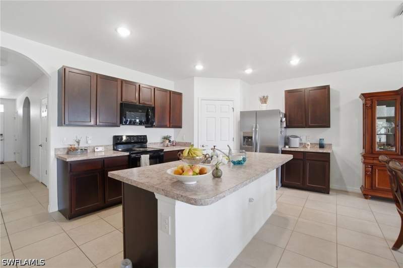 4 bedroom SingleFamilyResidence at 3422 Cancun Ct, Entrada, Cape Coral — photo 3