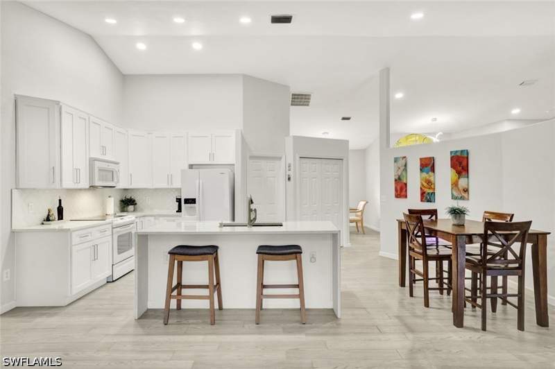 3 bedroom SingleFamilyResidence at 9820 Alhambra Ln, Spanish Wells, Bonita Springs — photo 2