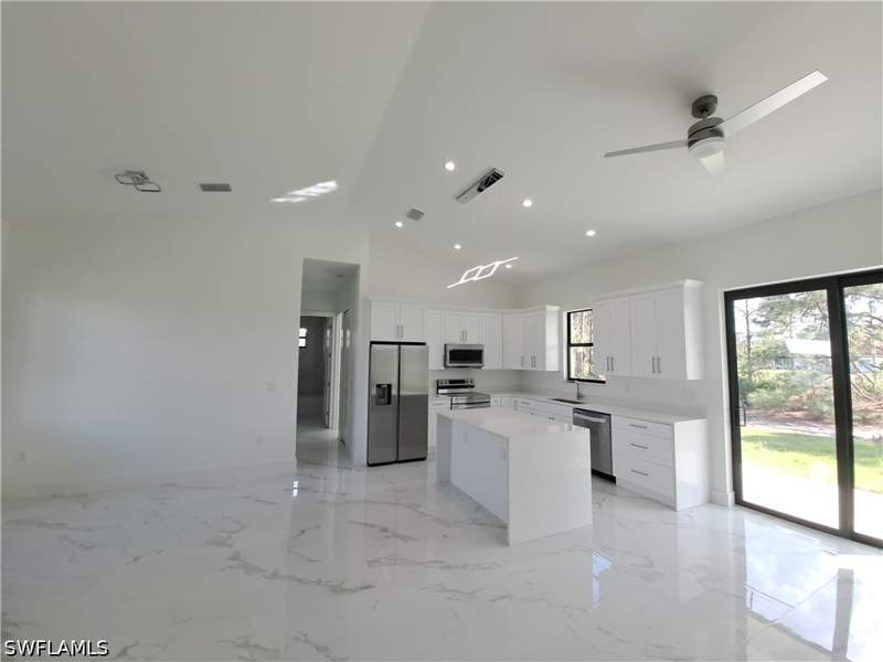 3 bedroom SingleFamilyResidence at 2915 28th St SW, Lehigh Acres, Lehigh Acres — photo 2