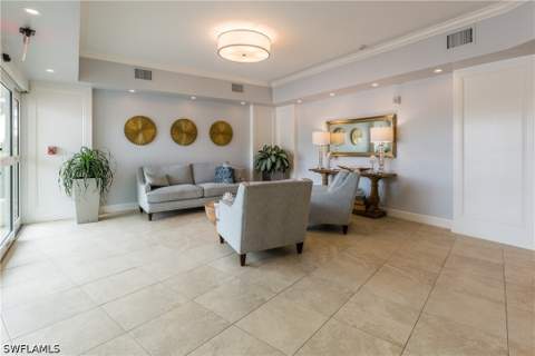 240 Seaview Ct 105, Marco Island FL - photo 10 of 16