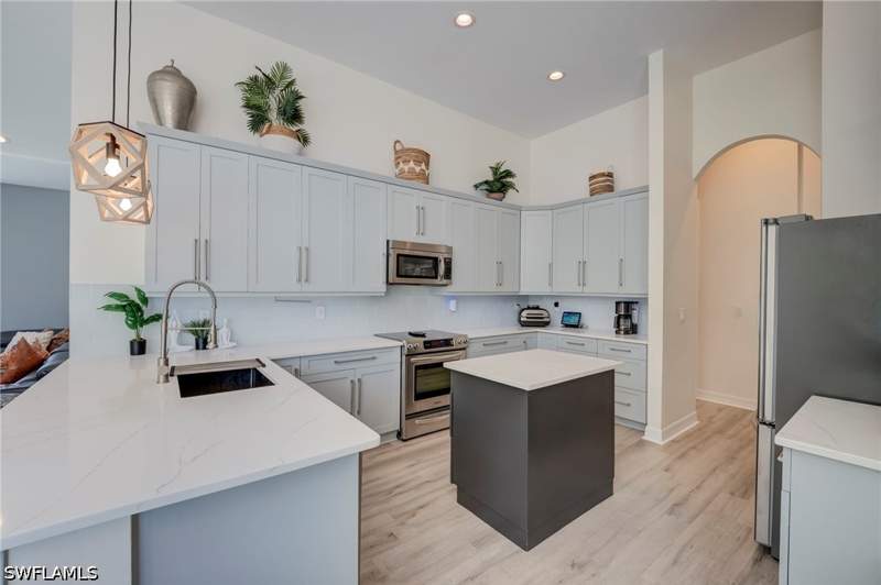 4 bedroom SingleFamilyResidence at 2112 Amargo Way, Saturnia Lakes, Naples — photo 3