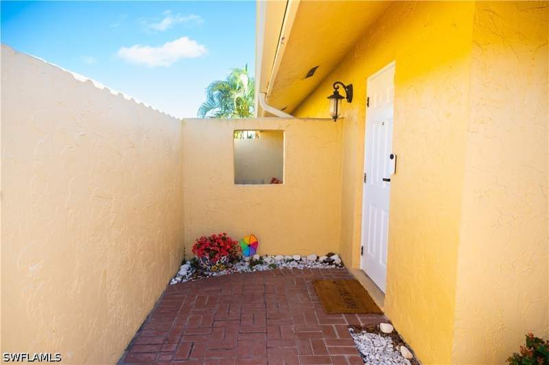 2 bedroom Attached at 136 Harrison Rd L3, Glades Country Club, Naples — photo 4
