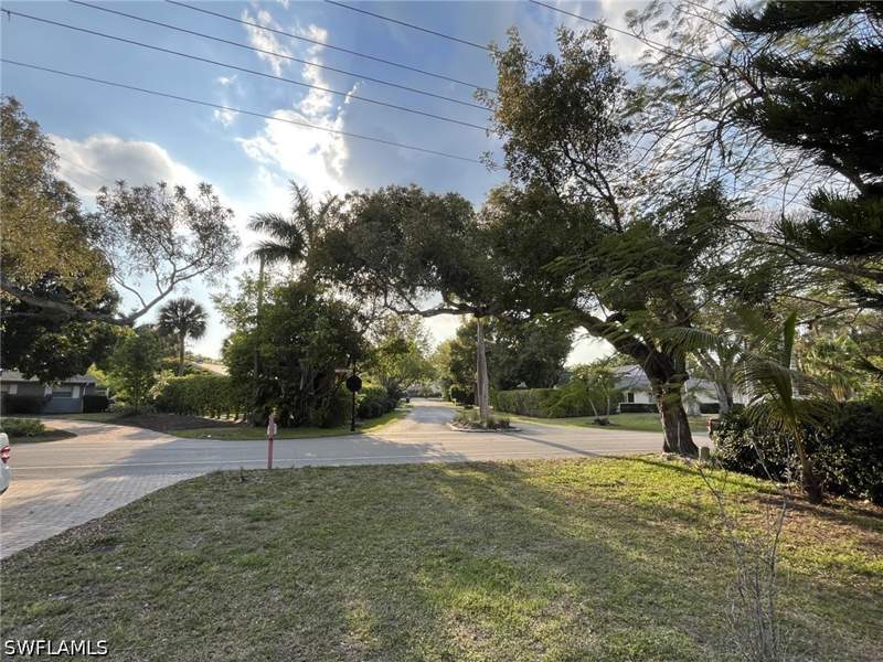 3 bedroom SingleFamilyResidence at 930 13th St N, Lake Park, Naples — photo 3
