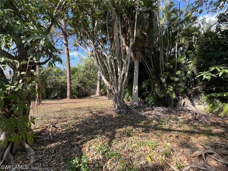3 bedroom SingleFamilyResidence at 930 13th St N, Lake Park, Naples — photo 4